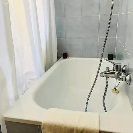 Guesthost - Il Dente Del Gigante * 쿠르마예