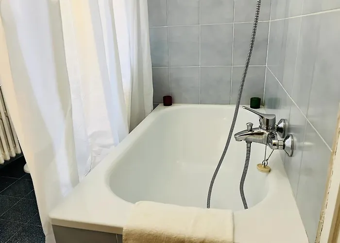 Guesthost - Il Dente Del Gigante * 쿠르마예